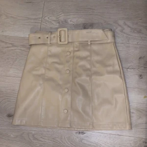 Läderkjol - Läderkjol från New Yorker i storlek 38, endast använd en gång! Säljer för 75+frakt!💕