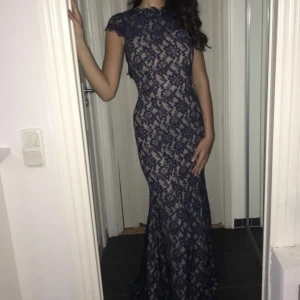 Långklänning - Lite smutsig inuti (skriv privat vid frågor).