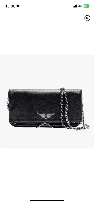 Zadig väska  - Jag säljer nu min super fina Zadig väska. Den är aldrig andvänd så i nyskick💕Den är i minsta storleken, har älthetsbevis och kan skicka egna bilder🫶🏼Ny pris 2200 pris kan diskuteras 