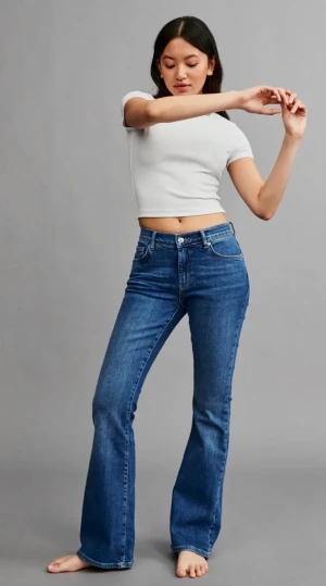 Perfect jeans❤️‍🔥❤️‍🔥 - Säljer mina low waist bootcut jeans från Gina tricot😻knappt använda. Nypris 500kr