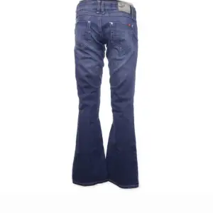 Säljer dessa sjukt snygga lågmidjade jeans i storleken 27/32 ❤️‍🔥 Jeans: 150 Frakt: 64