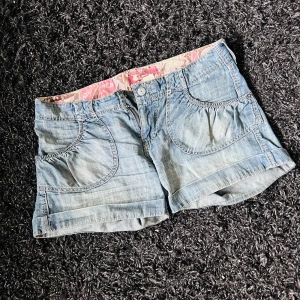 Jeans shorts - Använd några gånger. Bra skick.  Storlek164/XS
