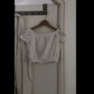 Söt topp - En vit somrig topp 💗💗