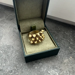 Edblad ring i guld💞 - Säljer denna fina och populära Edblad ring då den tyvärr inte kommer till användning längre💞Inga defekter!!!