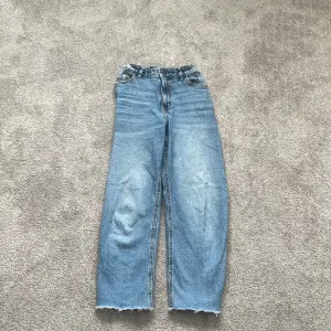 Ett par Lindex jeans modell Vanja ny sick bara använda ett par gånger jag säljer dom för att dom är för korta ❤️