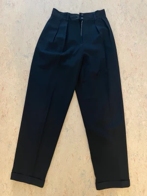 Kostymbyxor - Kostymbyxor från kenzo stl 40 men skulle säga 36/38