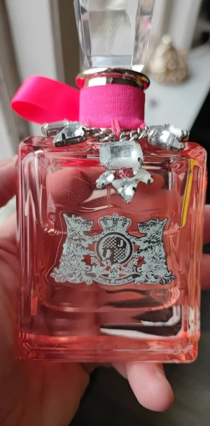 Parfym 100ml - Ny parfym som ej passade dottern. Endast ett sprut använt.