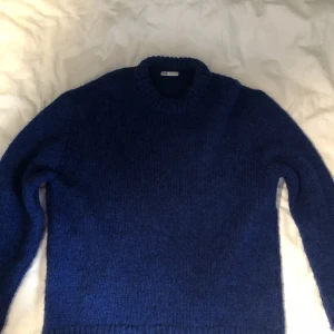 Stickad Zara tröja  - Säljer min stickade Zara tröja. Detta då den inte kom till användning. Endast använd ett fåtal gånger, så den är så gott som ny! Storlek L