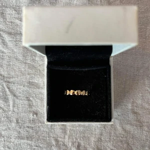Ring - Unikt utvald ring ”ROSÉ” 119kr Storlek 17 mm Kan mötas upp vid Östra Reals Gymnasium, annars står kunden för frakt 🤍