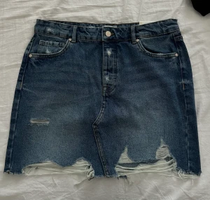 Jeans Kjol Only - Helt ny jeans kjol. Fin modell. Aldrig använt. Taggar finns kvar 