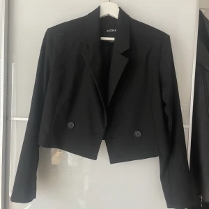 Kort kavaj - Fin kavaj från monki 