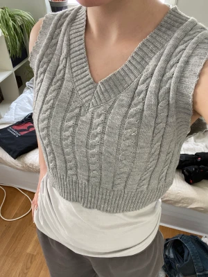 Fin väst - Frakt är inkluderat i priset.