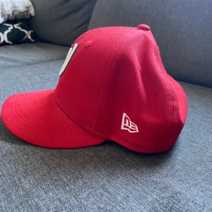 59fifty keps - Röd washington nationals keps i fint skick. Storlek: 7   55,8 cm