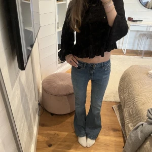 Lois jeans  - Så snygga lågmidjade jeans !! Helt oanvända eftersom de va tyvärr för stora för mig, skulle säga att de passar en 36-38💕 nypriset var runt 1400! 