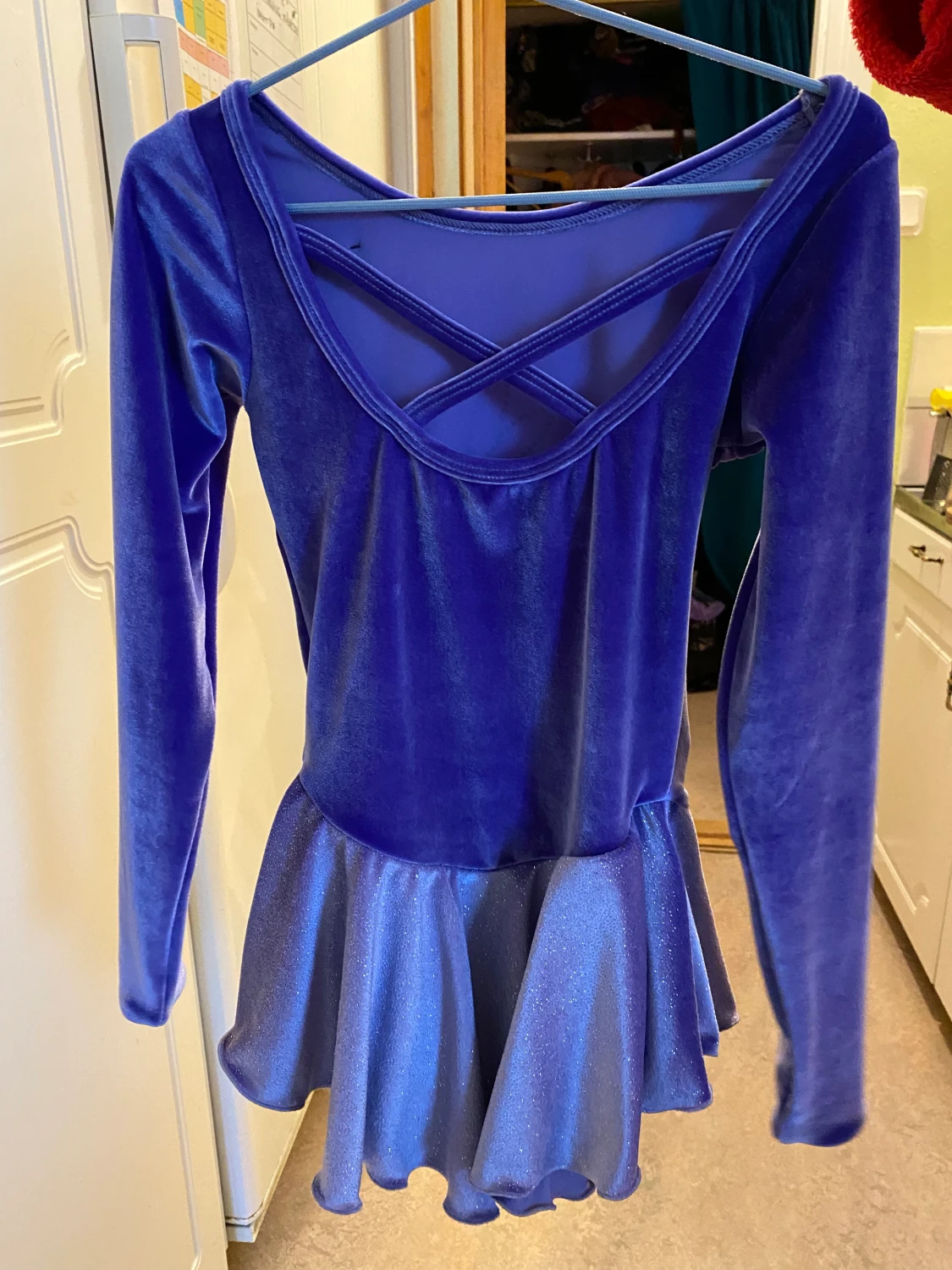 Konståkningsklänning 6-8 år