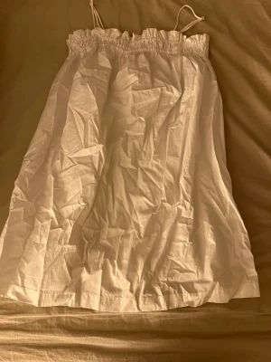 Söt klänning - En söt klänning från H&M, aldrig använt. 