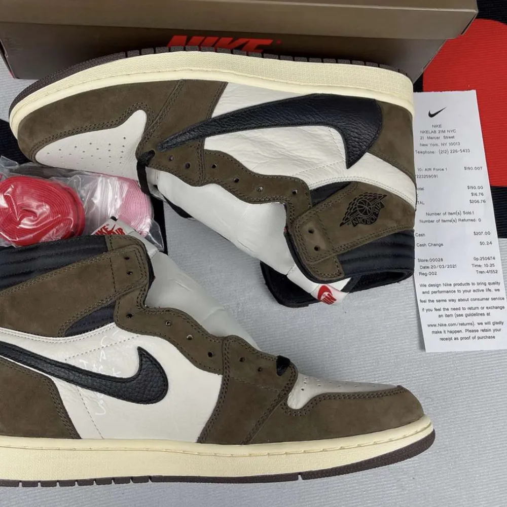 Jordan1 traviss scott skor  storlek 40 44 pris kan diskuteras . Skor.