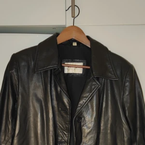Vintage jacka - Köpt på Humana för 600kr, men har inte kommit till användning så är fortfarande i gott skick🖤