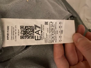 Zip hoodie (Armani) - Zip hoodie Armani , storlek S Nypris 1299kr, köpt ifårn JD. Diskutera pris går alltid:)  Fin skick som ny, använt fåtal gånger 