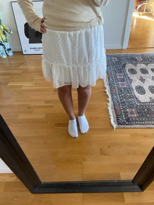 Kjol - Super söt vit kjol 