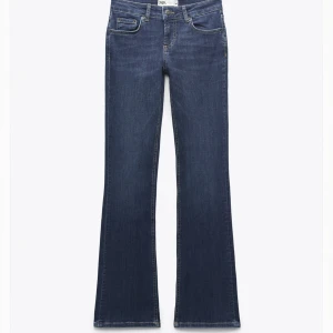 Zara low waist jeans - Säljer dessa då jag insåg de va lite förstora efter en användning. Slutsålda på zara. 