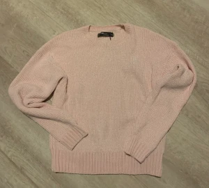 Rosa gosig tröja - Aldrig använd gosig tröja. 