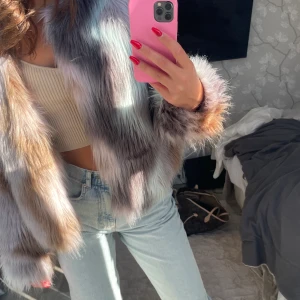 Nelly jacka storlek 36 - Otroligt snygg jacka i fint skick knappt använd. Från Nelly storlek 36. 