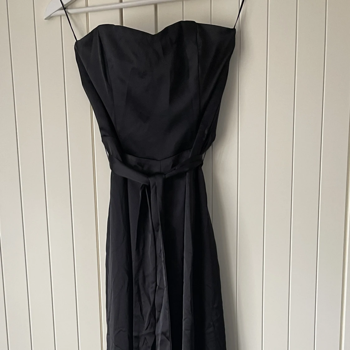 Byxdress i satin, helt ny!