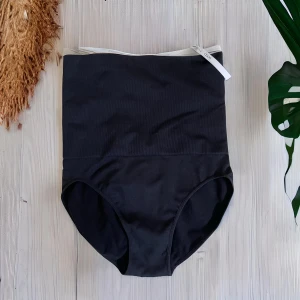 Shapewear - Oanvänd shapewear, liten i storlek 