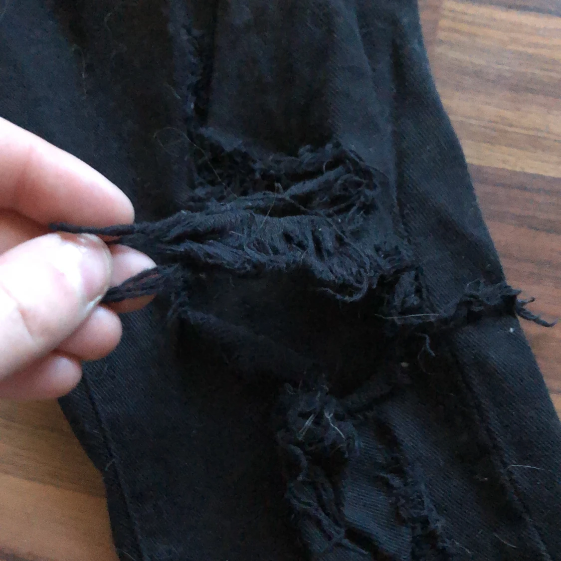 slitna svarta jeans  - 90