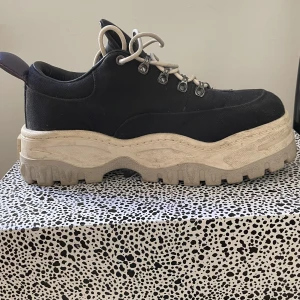 Eytys  - Säljer mina älskade Eytys Angels.   Har använts en del men är i fint skick.  Strl 43 