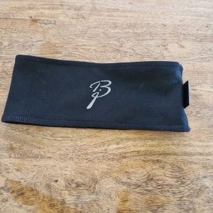 Pannband sport  - I fint begagnat skick, lite skav på ena märket.