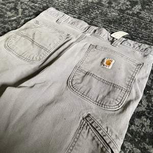 riktigt coola vintage carhartt jeans i storlek 34x32
