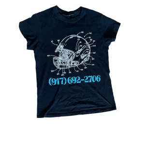 Call me 917 - Nice call me 917 tisha i storlek S, cond 9/10 knappt använd