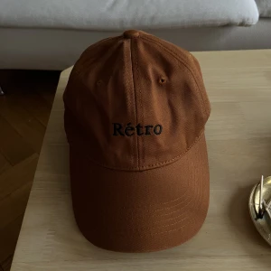 Rétro keps - Snygg keps men använder tyvärr inte, går att justera storleken!