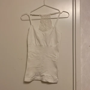 Linne - Sött linne med spets använd få gånger 