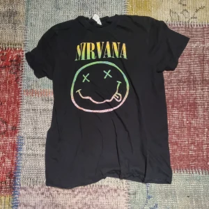 Häftig nirvana tröja - Riktigt cool nirvana tröja i bra skick. Kostade 250 ny