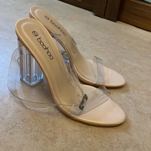 Clear klackskor - Clear klackskor från boohoo köpta 2019 använda en gång storlek 39