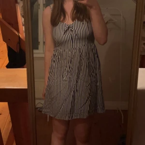 klänning strl S - klänning strl S från H&M, ordinarie: 50kr❌ REA NU: 30kr