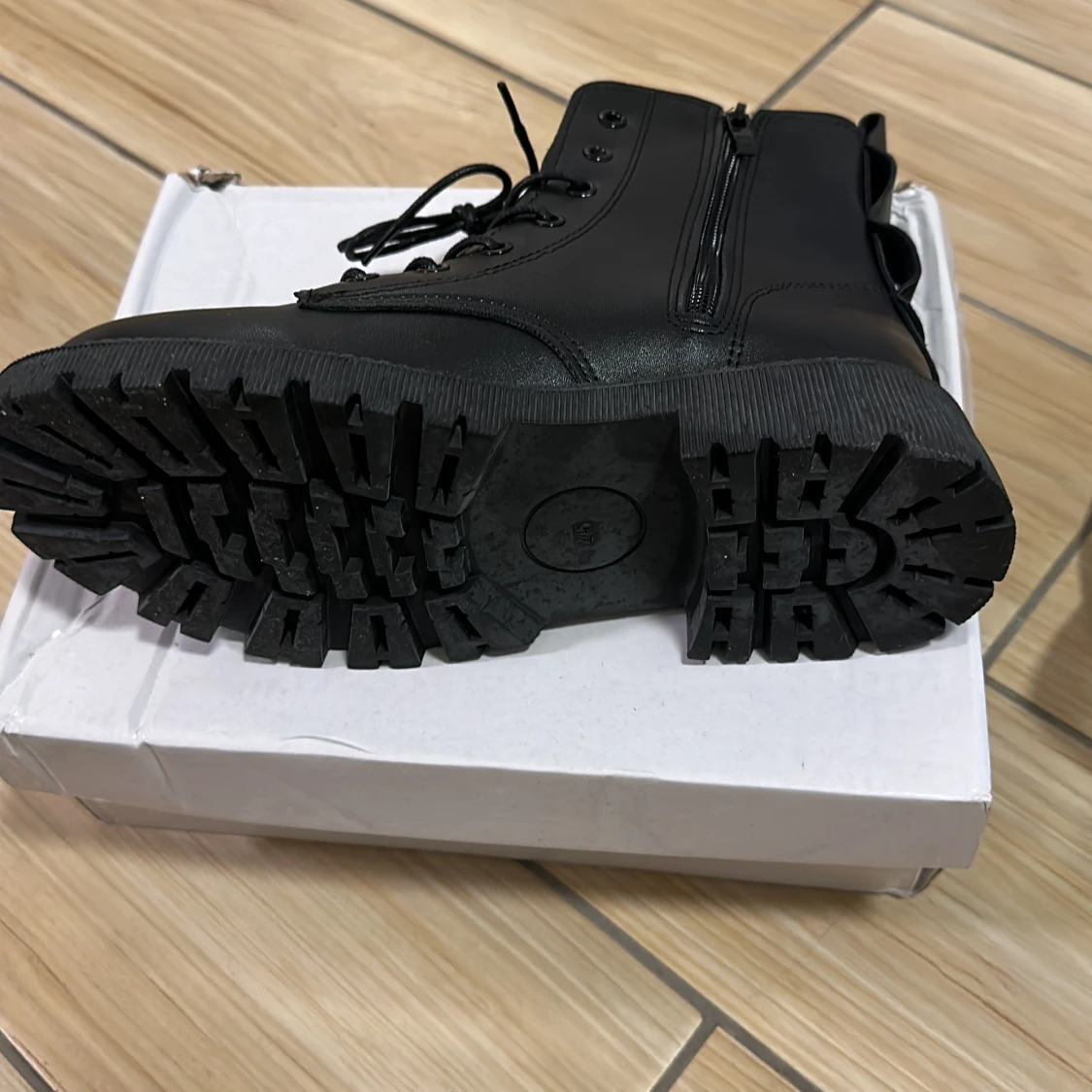 Oanvända vinterboots - 90