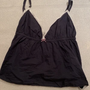 Odd Molly linne  - Säljer mitt Odd Molly linne då jag inte använder det längre, det är i bra skick.  150kr + frakt  Priset går att diskutera💕