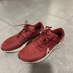 Nike Air Zoom - Sparsamt använd Nike Air Zoom springakor! 