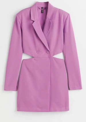 Lila cut-out jacket klänning  - Endast använd 1 gång. Originalpris 399:-
