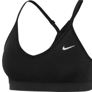 Sportbh - Säljer två stycken Nike sportbhar. Vadderingen är tyvärr inte kvar annars använda några enstaka gånger. Nypris:250/st säljer de för 100kr styck eller två för 150