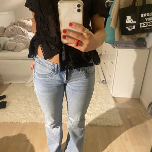 Lågmidjade bootcut jeans  - Helt perfekta lågmidjade bootcut jeans, perfekta i längden och otrolig wash🪐☀️