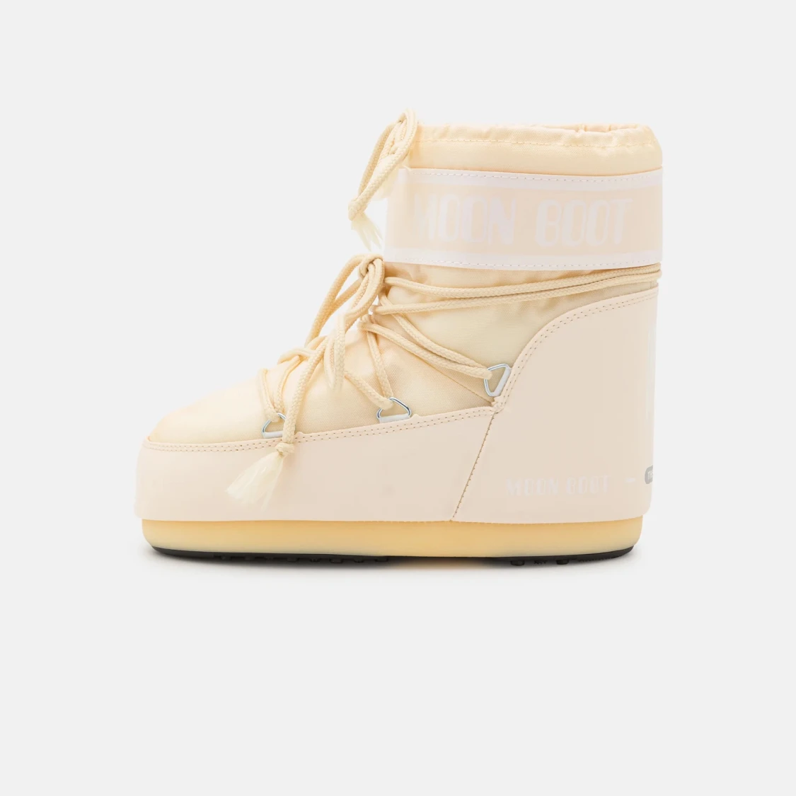 Crémefärgade moonboots