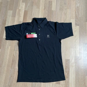 haglöfs - helt ny haglöfs pike. Alldrig använd och lappar från när jag köpte den är kvar. Nypris 800 kronor 10/10 skick. Materialet är som en vanlig t-shirt så väldigt skön o mjuk.