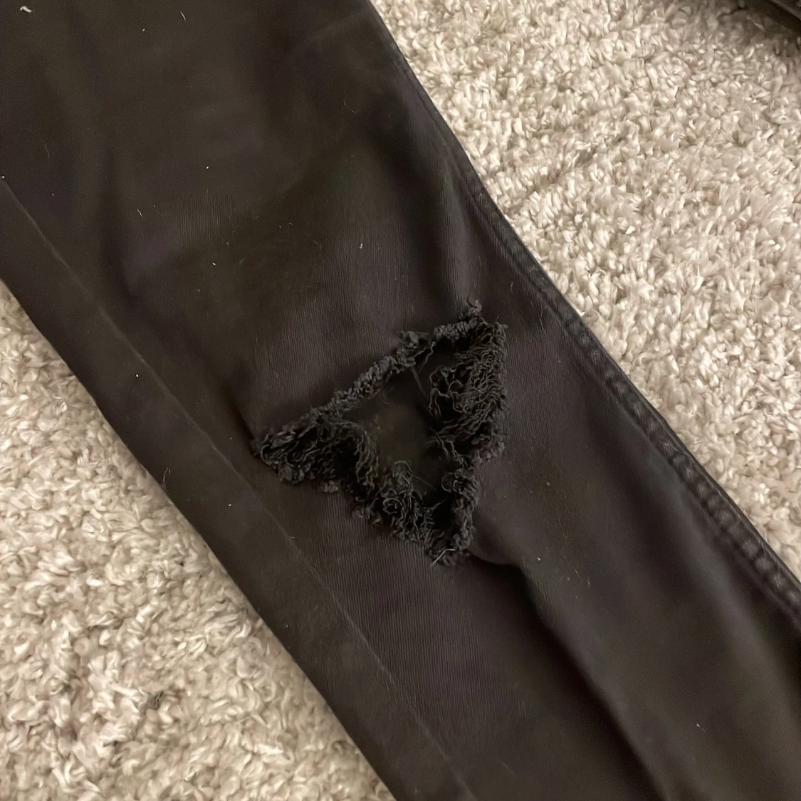 Jaens med hål på knäna - 90