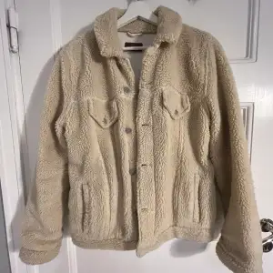 Cozy and warm teddy jacket. Perfect for spring and autumn
