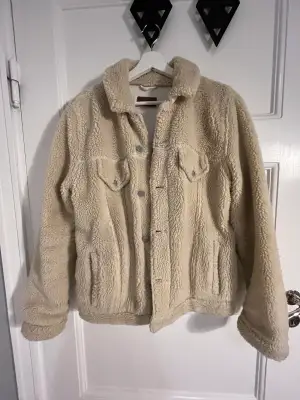 Cozy and warm teddy jacket. Perfect for spring and autumn